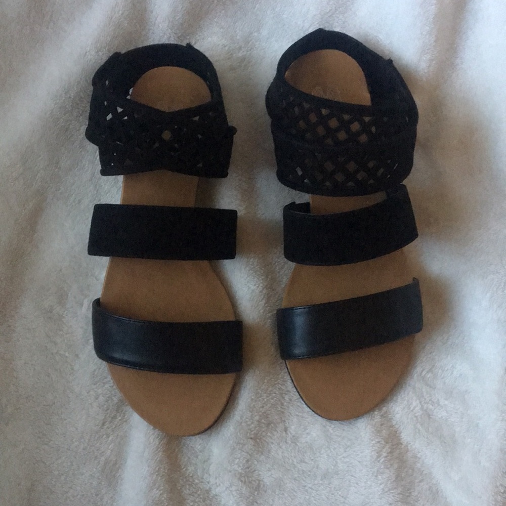 Leather strap sandals